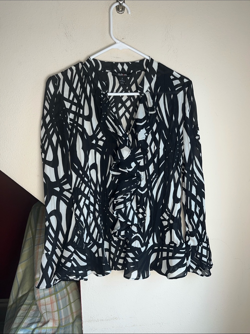 Style & Co. Black & White Abstract Ruffle Blouse 6
